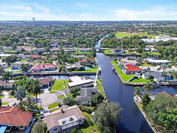 6091 SW 14th St, Plantation FL 33317