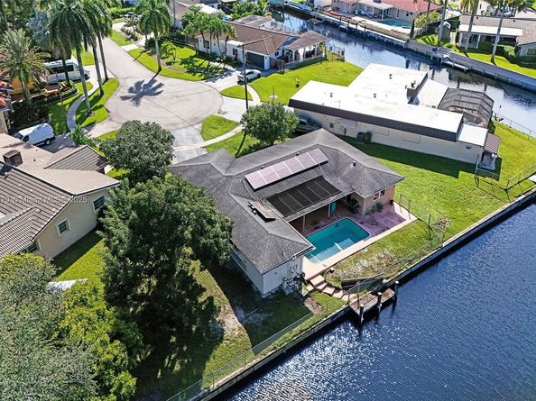 6091 SW 14th St, Plantation FL 33317