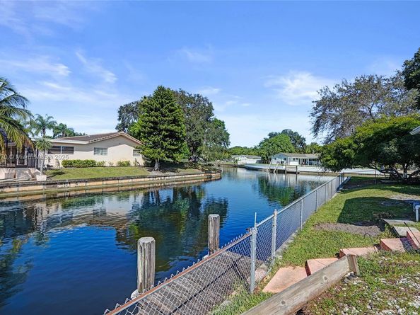 6091 SW 14th St, Plantation FL 33317