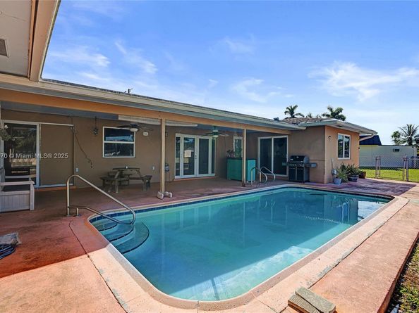 6091 SW 14th St, Plantation FL 33317