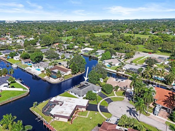 6091 SW 14th St, Plantation FL 33317