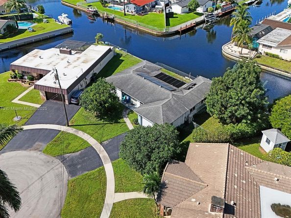 6091 SW 14th St, Plantation FL 33317