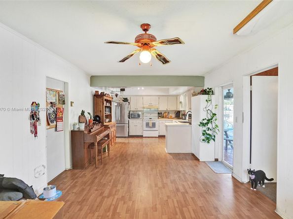 6091 SW 14th St, Plantation FL 33317