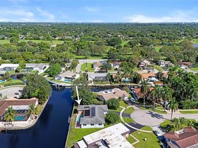 6091 SW 14th St, Plantation FL 33317