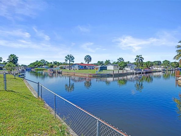 6091 SW 14th St, Plantation FL 33317