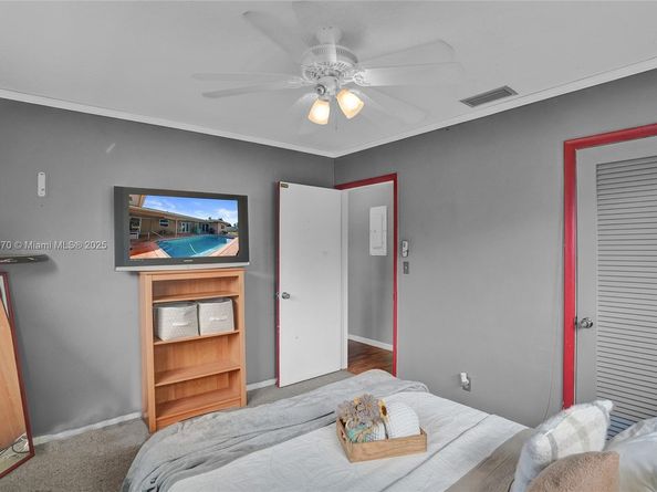 6091 SW 14th St, Plantation FL 33317