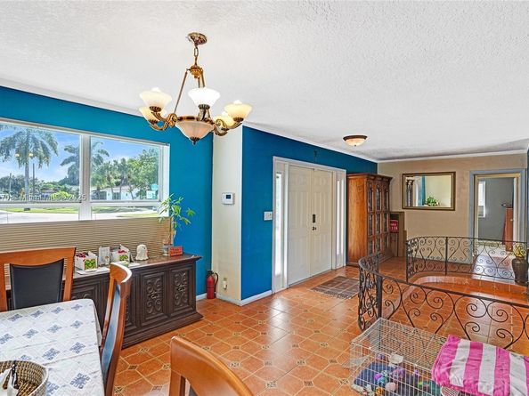 6091 SW 14th St, Plantation FL 33317