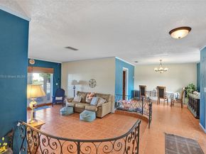 6091 SW 14th St, Plantation FL 33317