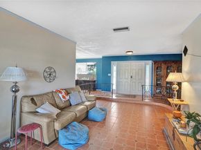 6091 SW 14th St, Plantation FL 33317