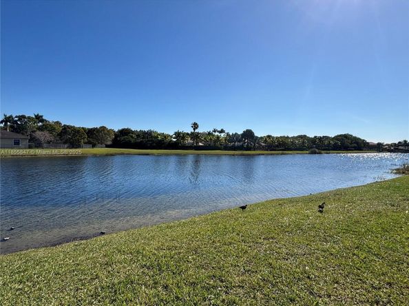 3946 W Whitewater Ave, Weston FL 33332