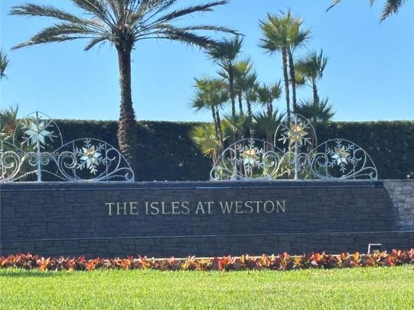 3946 W Whitewater Ave, Weston FL 33332