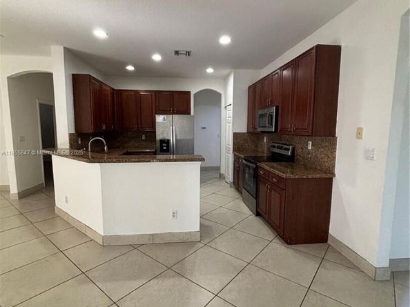 3946 W Whitewater Ave, Weston FL 33332