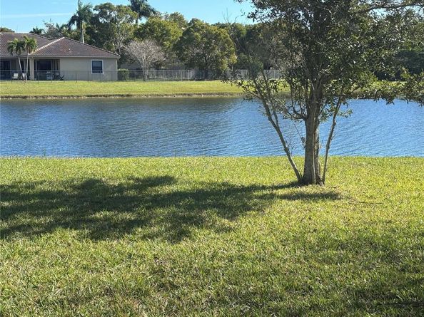 3946 W Whitewater Ave, Weston FL 33332