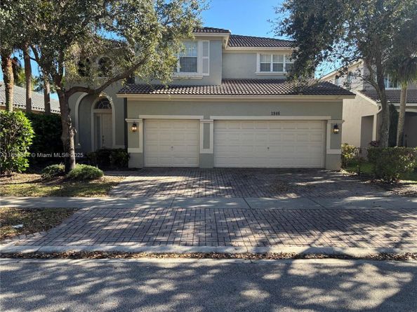 3946 W Whitewater Ave, Weston FL 33332
