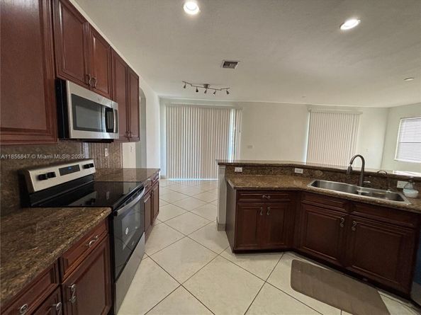 3946 W Whitewater Ave, Weston FL 33332