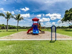 1129 Lake Victoria Dr F, West Palm Beach FL 33411