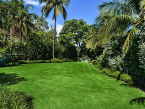 2801 Flamingo Dr, Miami Beach FL 33140