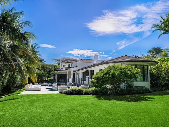 2801 Flamingo Dr, Miami Beach FL 33140