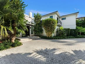 2801 Flamingo Dr, Miami Beach FL 33140