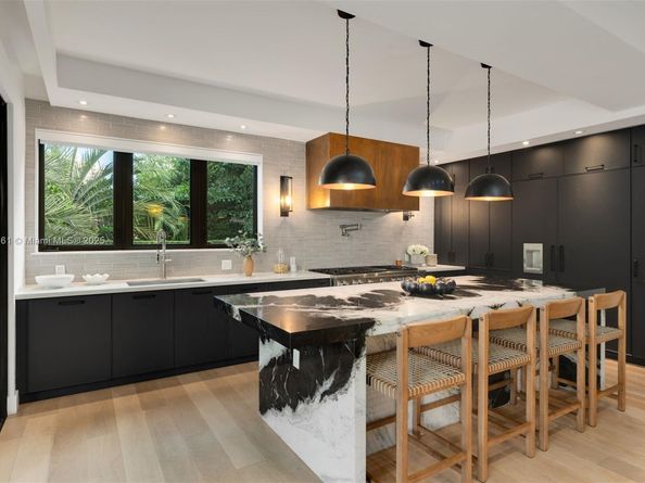 2801 Flamingo Dr, Miami Beach FL 33140