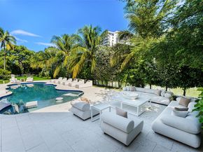 2801 Flamingo Dr, Miami Beach FL 33140