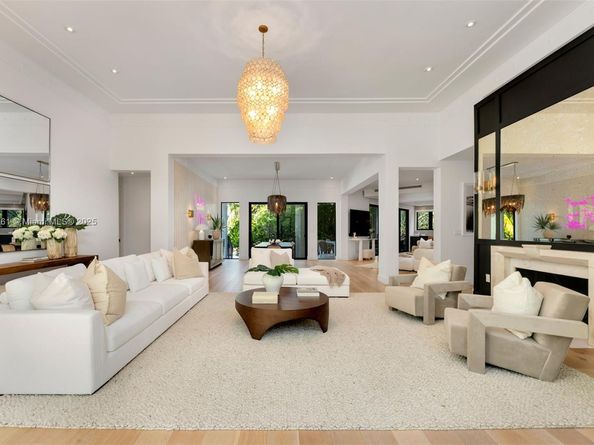 2801 Flamingo Dr, Miami Beach FL 33140