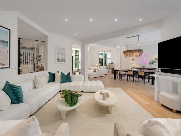 2801 Flamingo Dr, Miami Beach FL 33140