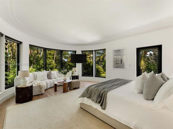 2801 Flamingo Dr, Miami Beach FL 33140