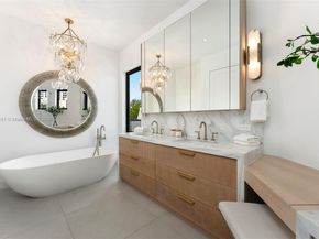 2801 Flamingo Dr, Miami Beach FL 33140