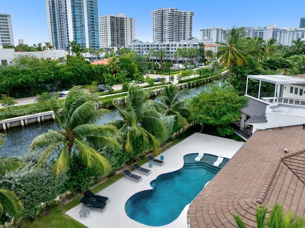 2801 Flamingo Dr, Miami Beach FL 33140