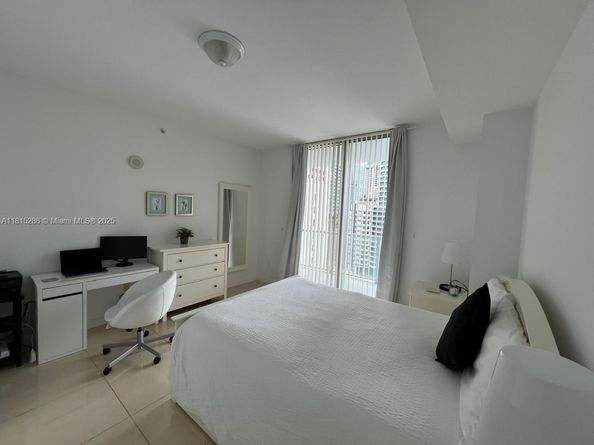 79 SW 12th St 1603S, Miami FL 33130