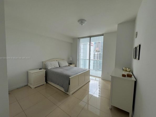 79 SW 12th St 1603S, Miami FL 33130