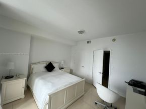 79 SW 12th St 1603S, Miami FL 33130