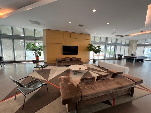 79 SW 12th St 1603S, Miami FL 33130