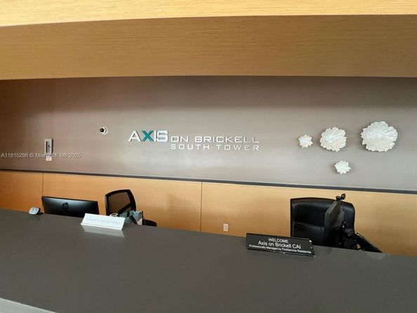 79 SW 12th St 1603S, Miami FL 33130