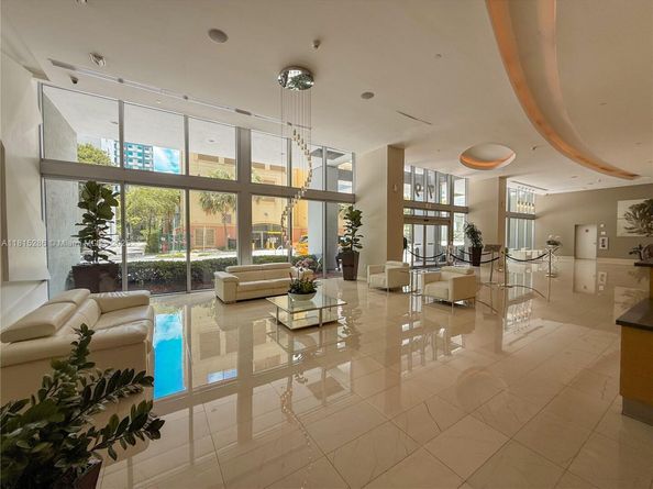 79 SW 12th St 1603S, Miami FL 33130