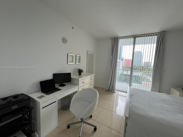 79 SW 12th St 1603S, Miami FL 33130