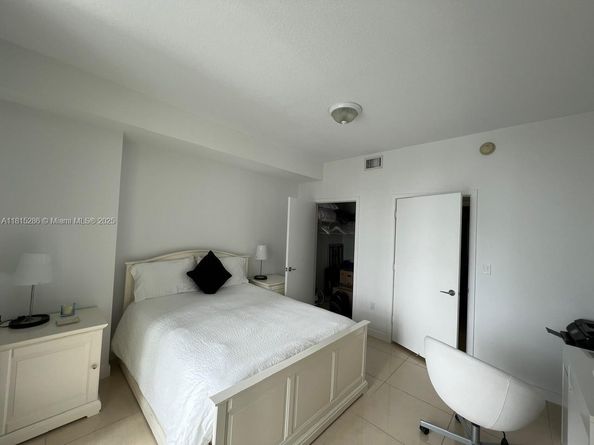 79 SW 12th St 1603S, Miami FL 33130