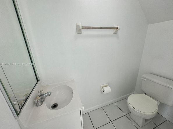 2620 W 76th St 201, Hialeah FL 33016
