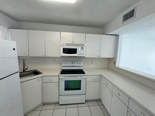 2620 W 76th St 201, Hialeah FL 33016