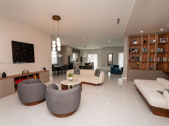 8340 NW 33 Terrace, Doral FL 33122