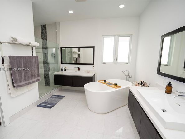 8340 NW 33 Terrace, Doral FL 33122