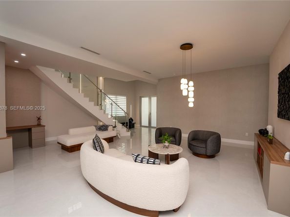 8340 NW 33 Terrace, Doral FL 33122