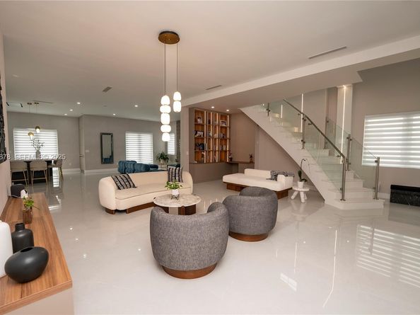 8340 NW 33 Terrace, Doral FL 33122