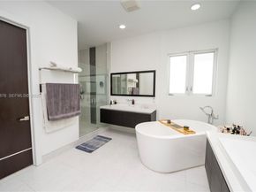 8340 NW 33 Terrace, Doral FL 33122