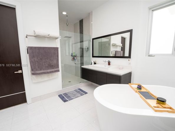 8340 NW 33 Terrace, Doral FL 33122