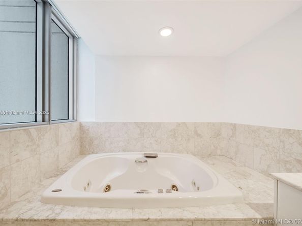 1331 Brickell Bay Dr 208, Miami FL 33131
