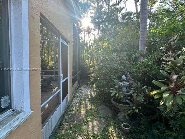 10153 NW 3rd Ct, Plantation FL 33324