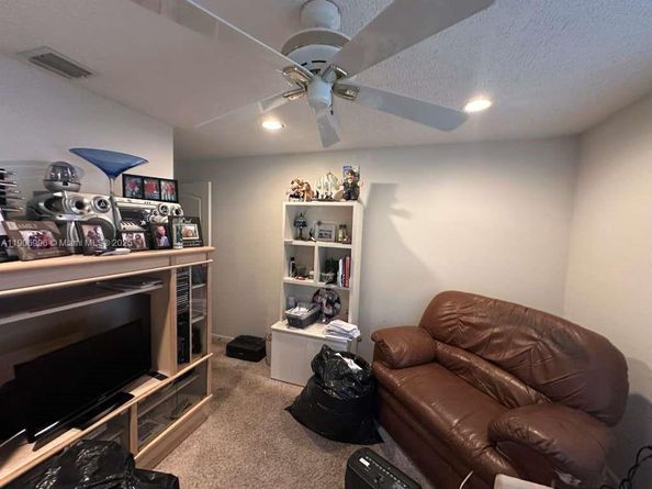 10153 NW 3rd Ct, Plantation FL 33324