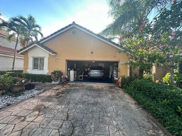 10153 NW 3rd Ct, Plantation FL 33324